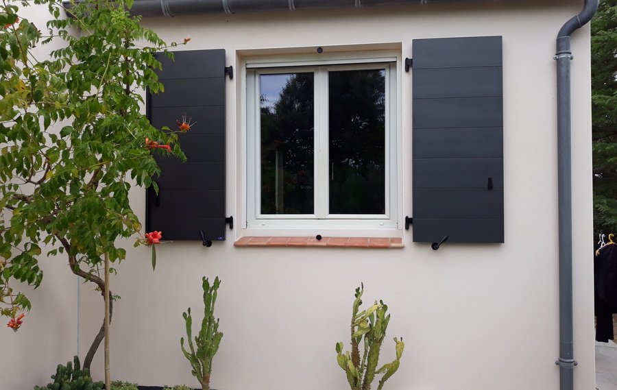 Volets battants épurés à AJACCIO