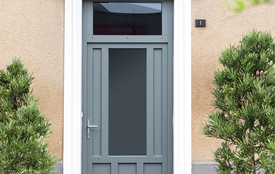 Notre gamme de porte d'entrée en BOIS CLASSIQUE et CREATIVE CONTEMPORAINE à AJACCIO